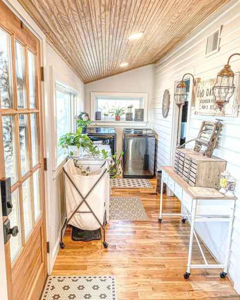 Vaulted Ceiling Ideas, White Laundry Rooms, Rustic Laundry Rooms, Laundry Room Lighting, Dream Laundry Room, Laundry Room Doors, Mudroom Laundry Room, Farmhouse Laundry, Farmhouse Laundry Room