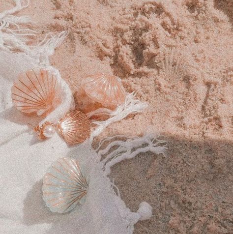 Mermaid Stories, Aphrodite Aesthetic, Mermaid Wallpapers, Landscape Japan, Mermaid Room, Mermaid Aesthetic, Goddess Of Love, Heart Sign, Beach Aesthetic