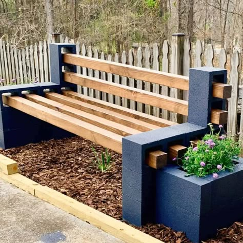 Cinder Block Bench, Cinder Block Garden, Diy Bench Outdoor, Backyard Seating, Succulent Wall, Pallets Garden, Cinder Block, Small Backyard Patio, Small Backyard Pools