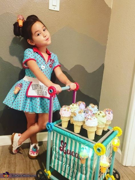 Ice Cream Vendor, Ice Cream Costume, Diy Girls Costumes, Halloween Ice Cream, Cream Outfit, Girls Halloween Outfits, Halloween Costumes For 3, Homemade Costume, Diy Ice Cream