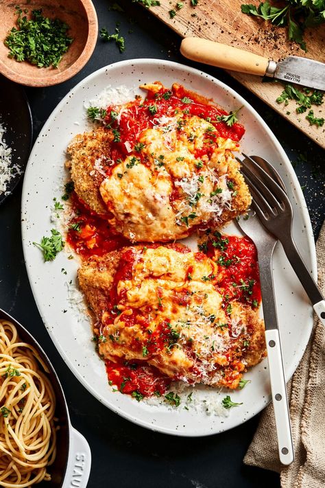 Quick and Easy Chicken Parmesan - Kalejunkie Quick And Easy Chicken Parmesan, Easy Chicken Parm, Weekday Recipes, Lemon Garlic Pasta, Comfort Pasta, Parmesan Recipe, Easy Chicken Parmesan, Classic Italian Dishes, Chicken Parm