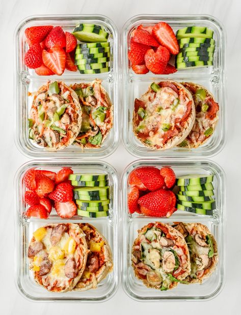 Personal pizza meets meal prep for this easy cold lunch idea! Customize these English Muffin Mini Pizzas with your favorite toppings, then eat them cold or reheated during the week! #mealprep #projectmealplan #coldlunch #minipizzas Breakfast Meal Prep Containers, Lunch Office Ideas, Pizza Meal Prep, Lunchbox Pizza, Office Lunch Ideas, Healthy Office Lunch, Work Snacks, Office Meals, Lunch School