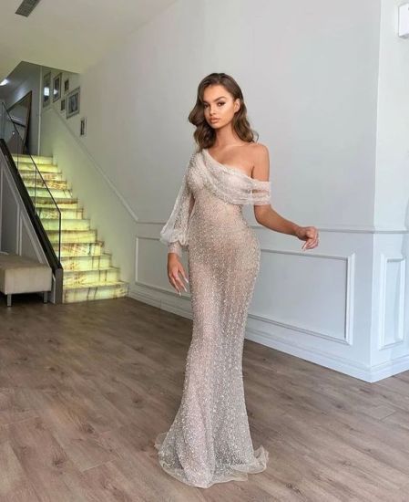 Best Dresses To Wear If You Have Smaller Breasts Disney Wedding Dress, Outfit Designer, فستان سهرة, Dresses Elegant, Gowns With Sleeves, Formal Dresses For Women, Evening Gowns Formal, Evening Party Dress, Classy Dress