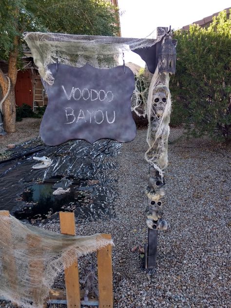 Bayou Halloween Decor, Swamp Themed Halloween, Swamp Witch Halloween Decor, Voodoo Halloween Decorations Outdoor, Swamp Halloween, Haunted Bayou, Voodoo Halloween Decorations, Haunted Forest Halloween, Swamp Halloween Decorations