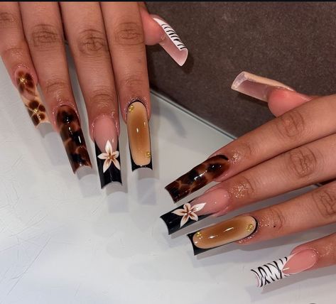 Fall Nails Square Design, November Toe Nails Designs, Fall Sets Nails Square, Fall Nails Latina, Fall Long Acrylic Nail Designs, Long Square Fall Nails, Brown Acrylic Nails Square, Fall Nail Sets Acrylic, Brown Bling Nails