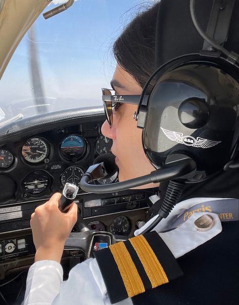 Pilots Quotes Aviation, Formal Id Picture, Pilot Career, Pilot Quotes, Aviation Education, Pilot Uniform, Student Pilot, Becoming A Pilot, Pilots Aviation