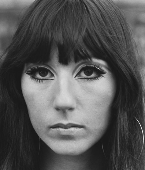 Cher - mod eye make-up Cher Makeup, Cher 60s, Cher 1960s, Young Cher, 60s Makeup, Cher Photos, 70s Makeup, Retro Makeup, Vintage Makeup