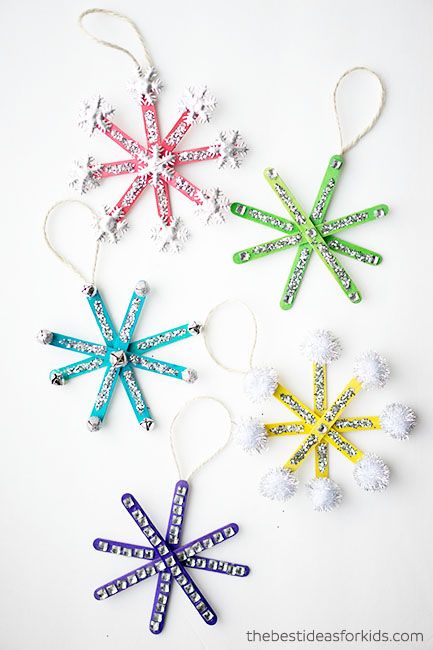 Popsicle Stick Snowflake Popsicle Stick Snowflake Ornaments, Popsicle Stick Snowflake, Jul Diy, Diy Christmas Ornaments Easy, Christmas Crafts For Kids To Make, Kids Christmas Ornaments, Fun Christmas Crafts, Winter Crafts For Kids, Preschool Christmas