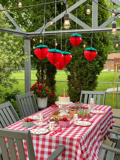 Strawberry Farm Party, Berry Themed Party Decorations, Strawberry Birthday Table Decorations, Strawberry Theme Table Decor, Strawberry Farm Birthday Party, Raspberry Themed Party, Berry First Birthday Aesthetic, 1 Year Summer Birthday Party, Strawberry Theme Decorations