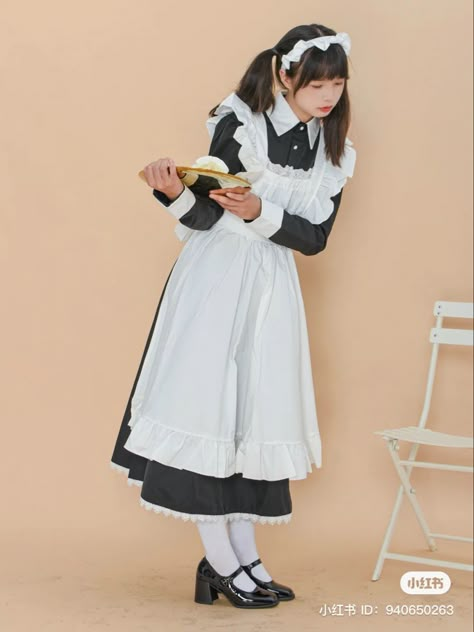 Cute Maid Pose Reference, Maid Dress Reference, Maid Outfit Reference, Waitress Pose Reference, Maid Poses Reference, Maid Character Design, Maid Photoshoot, Maid Pose, Maid Outfit Cosplay