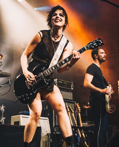 Lzzy Hale Izzy Hale, Lizzy Hale, Heavy Metal Movie, Chicas Punk Rock, 1980’s Fashion, Josh Smith, Women In Rock, Mayday Parade Lyrics, Rock Look