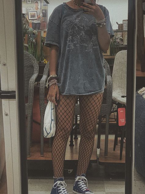 Big Tshirt Fishnet Outfit, Band Tee And Fishnets, Fishnet Shirt Outfit, Skirt With Fishnets, Corean Style, Fish Net Tights Outfit, Fish Net Tights, Fishnet Outfit, Fishnet Shirt