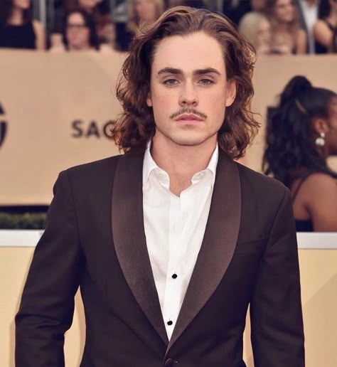 Dacre Montgomery Long Hair, Andrew Taggart, Akali League Of Legends, Billy Hargrove, New Year Hairstyle, Gents Hair Style, Dacre Montgomery, Guitar Chords For Songs, Billy Boy