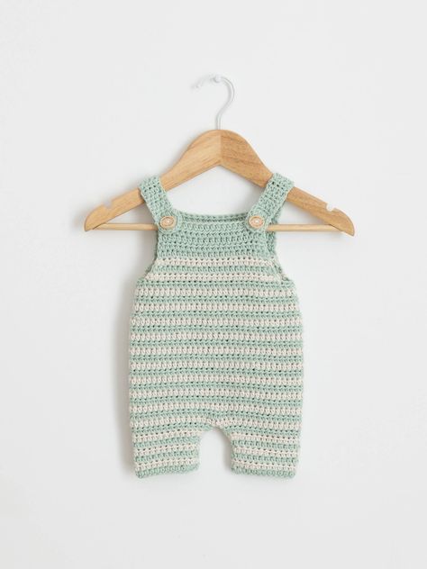 This is crochet pattern and tutorial that will show you how to make a baby romper from start to finish with just a yarn and crochet hook. Crochet Baby Overalls, Crochet Baby Romper, Comfy Crochet, Crochet Newborn Outfits, Baby Romper Pattern, Baby Overall, Crochet Romper, Diy Bebe, Crochet Baby Boy