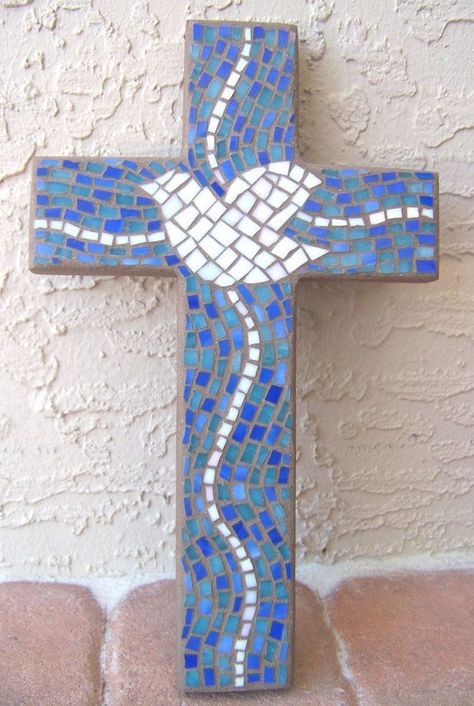 Crosses Crafts, Wooden Cross Crafts, Hand Painted Crosses, Decorative Cross, Mosaic Art Projects, Mosaic Crosses, Wooden Crosses, Glass Mosaics, Cross Crafts