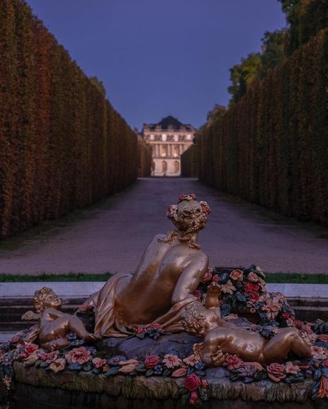 Antoine on Instagram: "🌸 Autumn Sunset, château de Versailles, Versailles, France @chateauversailles" France Chateau, King Louis Xiv, Versailles Garden, Chateau Versailles, The Palace Of Versailles, French Royalty, Baroque Painting, Autumn Sunset, France Aesthetic