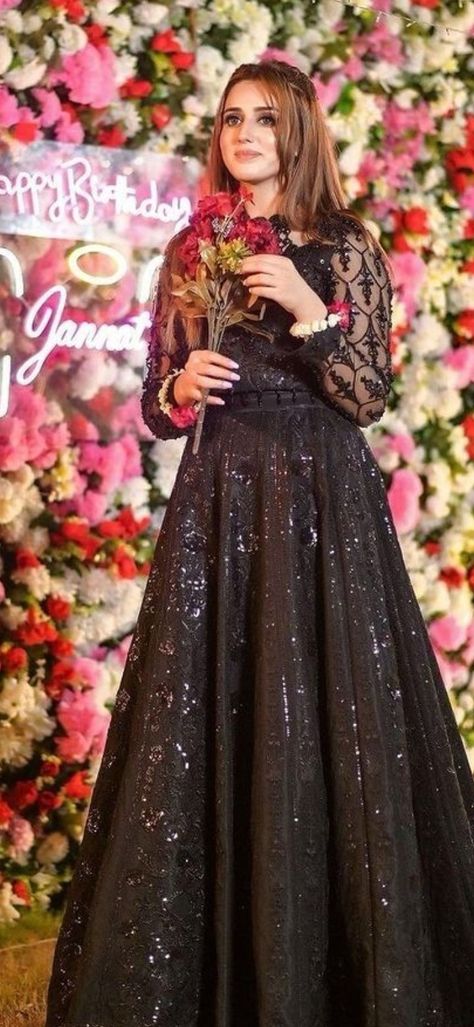 Net Maxi Designs Pakistani, Maxi Designs Pakistani, Net Dresses Pakistani, Daytime Glam, Fancy Black Dress, Stylish Office Wear, Business Dress Women, Black Frock, Latest Maxi Dresses