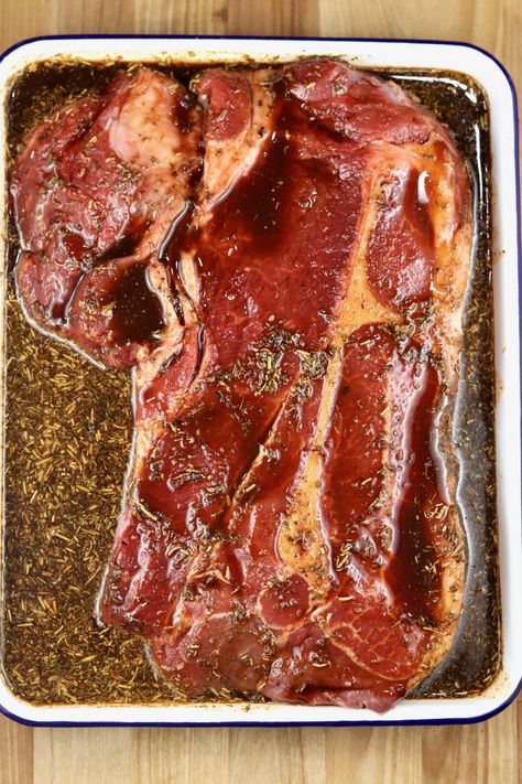 Marinated Chuck Roast, Chuck Roast Grilled, Recipe Chuck Roast, Roast Beef Marinade, Grilled Roast Beef, Catering Recipes, Chuck Roast Recipes, Grilled Beef Recipes, Beef Marinade