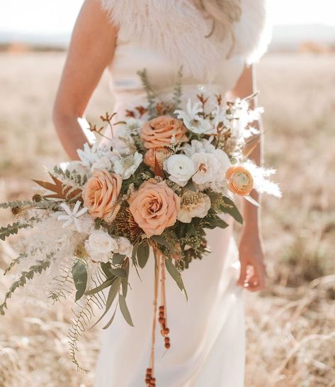 Bouquet Wedding Hanging, Dusty Peach Wedding, Vow Renewal Flowers, Peach And Green Flowers, Fishbone Fern, Wedding Bouquets Peach, Soft Peach Wedding, Green And Peach Wedding, Desert Wedding Bouquet