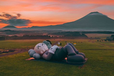 Get the Lowdown From the KAWS:HOLIDAY x Herschel Supply Mt. Fuji Campout #design Kaws Wallpaper, 2560x1440 Wallpaper, Exhibition Opening, Hypebeast Wallpaper, Mac Wallpaper, Epic Photos, Juxtapoz Magazine, Mt Fuji, Shizuoka