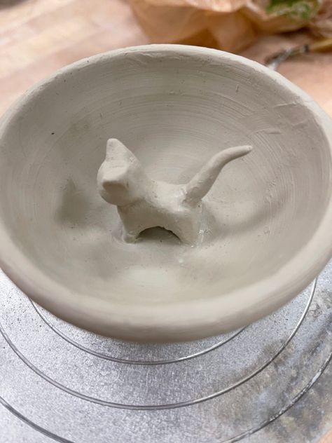 3d Pottery Ceramic Art, Ceramics Small Projects, Clay Diy Bowl, How To Make A Bowl Out Of Clay, Cute Pottery Ideas Clay Projects, Air Dry Clay Ceramics, Functional Clay Ideas, Pottery Class Outfit, Clay Pottery Aesthetic