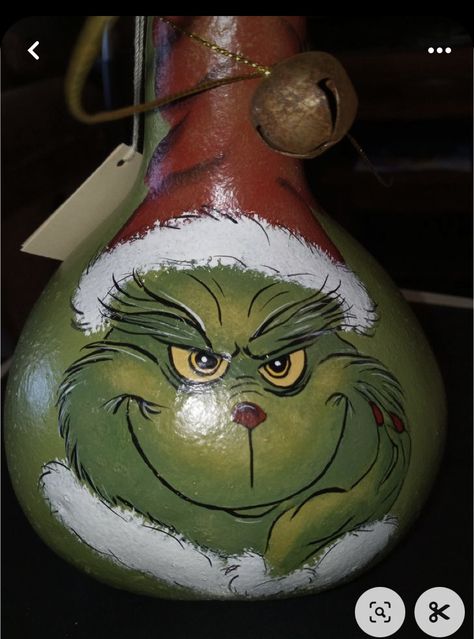 Grinch Gourd, Grinch Smile, Painting Gourds, Christmas Gourds, Snowman Gourds, Crafts 2024, Santa Paintings, Gourd Crafts, Bulb Ornaments