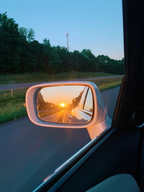 All the things you should know about driving long distances or taking road trips! Loves Gas Station, Long Car Drives, Car Drives, Trip Snacks, Long Drives, Road Trip Snacks, Healthy Travel, Driving Tips, Long Drive