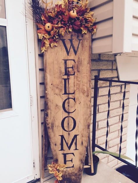 Ironing Board Welcome Sign in front porch Iron Garden Furniture, Wood Diy Projects, Board Welcome Sign, Welcome Signs Front Door, Wooden Signs Diy, Front Porch Signs, Porch Welcome Sign, Woodworking For Kids, Diy Wood Signs