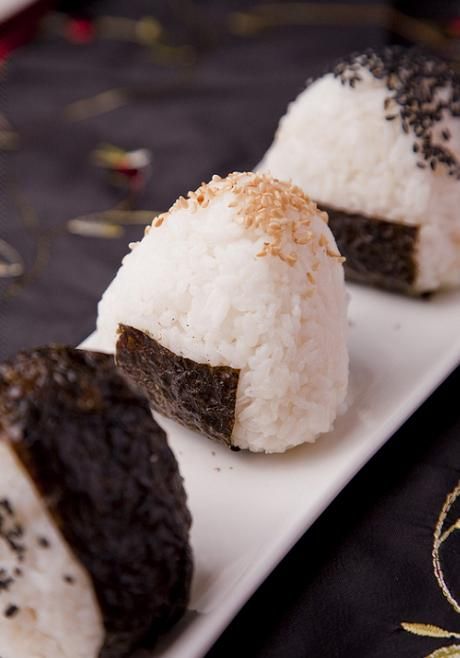 Onigiri - Japanese rise ball Rice Japanese, Japanese Rice Balls, Japanese Things, Japanese Stuff, Japanese Rice, Wontons, Pretty Aesthetic, Rice Balls, Japanese Restaurant