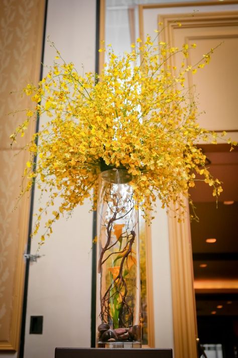 yellow oncidium centerpiece Flowers Installation, Yellow Centerpiece, House Lobby, Yellow Flower Arrangements, Lily Centerpieces, Yellow Centerpieces, Eid Fitr, Lemon Centerpieces, Oncidium Orchids