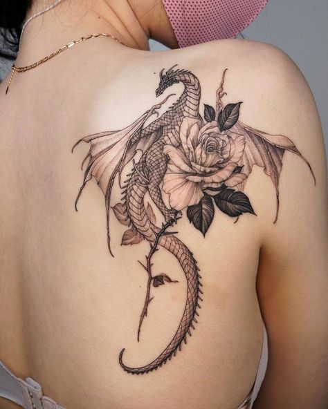 Dragon and rose tattoo located on the shoulder blade. Dragon Over Shoulder Tattoo, Rose Tattoo Outline, Dragon Tattoo With Flowers, Dragon Tattoo Shoulder, Dragon Thigh Tattoo, Tattoos 2024, Dragon Tattoo Ideas, Blade Tattoo, Shoulder Blade Tattoo