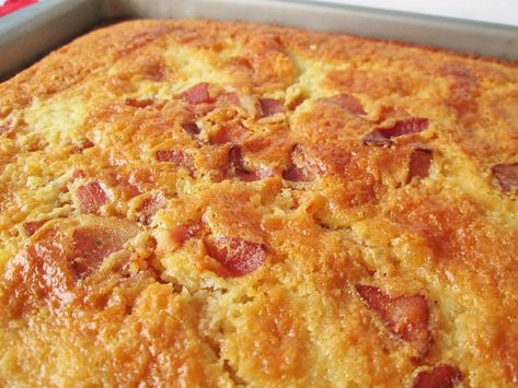 Cornbread With Bacon, Missouri Food, Bacon Cornbread, Easy Cornbread Recipe, Honey Cornbread, Cornbread Easy, Homemade Bread Recipes Easy, State Foods, Cornbread Recipe