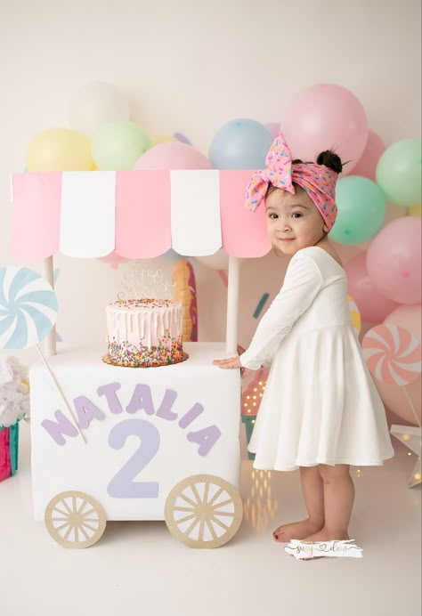 Ice Cream Cart Photoshoot, 2 Sweet Photoshoot Ideas, Ice Cream Cake Smash Photoshoot, Ice Cream Photo Backdrop, Ice Cream Themed Photoshoot, Two Sweet Birthday Photo Shoot, Ice Cream Birthday Photo Shoot, 2nd Birthday Ice Cream Theme, Sweet One Birthday Photoshoot