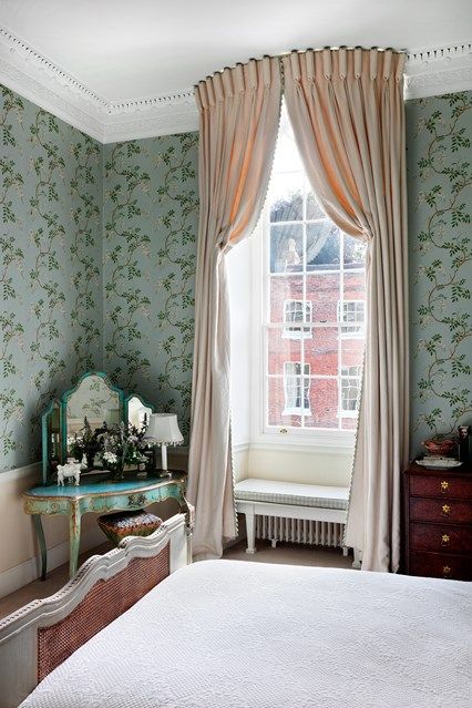 Looking to dress your windows? We've found all the best fabrics and styles for curtains, from simple plain white to unapologetically floral - on HOUSE - design, food and travel by House & Garden. Different Curtain Styles, Curtain Designs For Bedroom, Curtain Styles, Pleated Drapes, Townhouse Designs, Simple Curtains, Custom Drapes, Curtain Designs, Custom Curtains