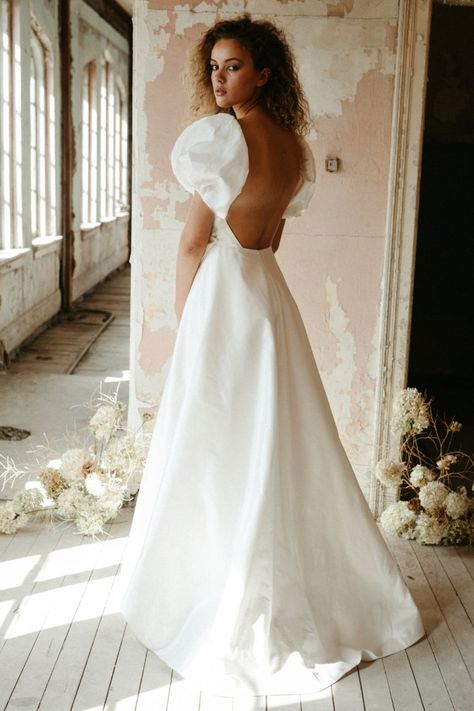 Taffeta wedding dresses are trending again (thanks to Princess Diana) Dresses Like Princess, Princess Diana Wedding Dress, Diana Wedding Dress, Wedding Aisles, Puffy Wedding Dresses, Princess Diana Wedding, Taffeta Wedding Dress, Wedding Dresses Taffeta, Wedding Atelier