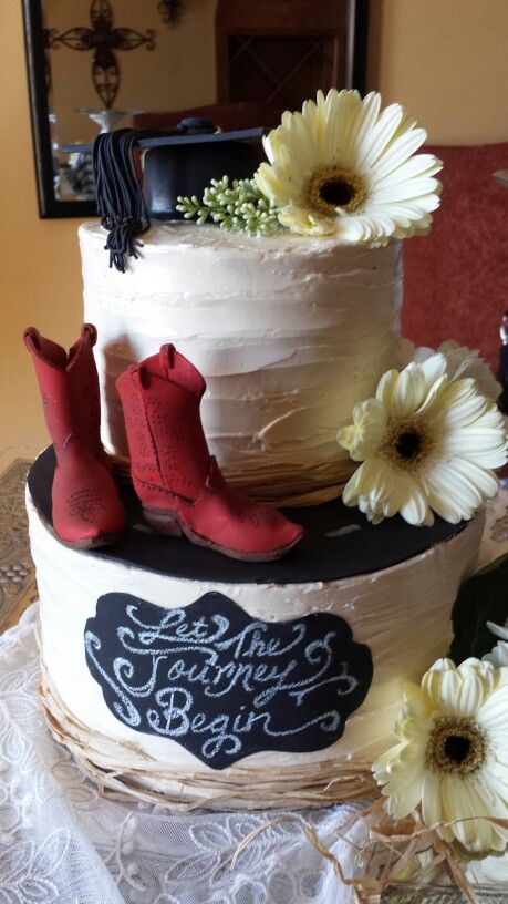 Graduation Cake. Red fondant cowboy boots. Graduation cap. Fondant chalkboard plaque.  Made this for my friends daughter. Fondant Cowboy Boots, Western Theme Cakes, Graduation Diy Decorations, Country Graduation, Red Fondant, Senior Graduation Party, Daughter Graduation, Graduation Party Foods, Graduation Open Houses