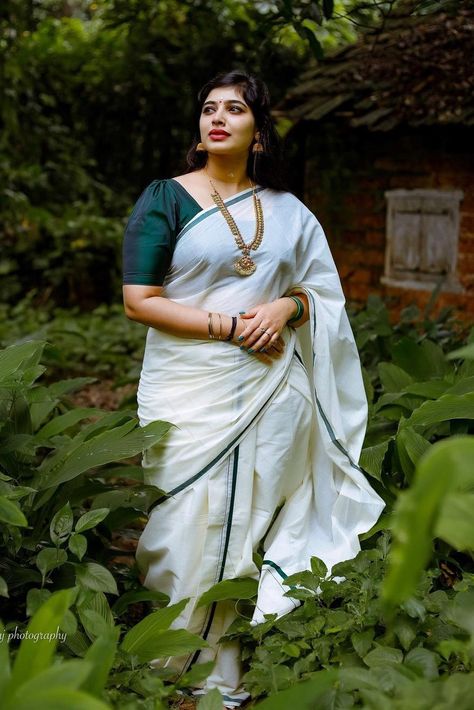 Swathy Sanjeevan, Saree, kerala traditional dress Kerala Traditional Dress, Saree Kerala, Indian Women Painting, Kerala Saree, Saree Models, Natural Women, Traditional Sarees, Traditional Dress, Half Saree