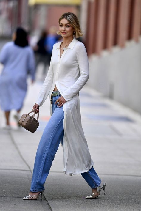 Gigi Hadid Casual, Drew Barrymore Show, Gigi Hadid Street Style, Gigi Style, Gigi Hadid Outfits, Gigi Hadid Style, Celebrity Look Alike, Hadid Style, Drew Barrymore