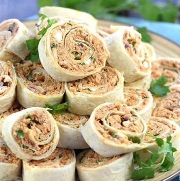 Chicken Tortilla Pinwheels, Bbq Chicken Tortilla, Tortilla Pinwheel Appetizers, Pinwheel Appetizer, Tortilla Pinwheels Recipe, Soft Flour Tortillas, Easy Make Ahead Appetizers, Chicken Pinwheels, Tortilla Pinwheels