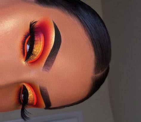 Maquillage Yeux Cut Crease, Makeup Cantik, Halloweenský Makeup, Make Up Designs, Drag Make-up, Makeup Looks For Green Eyes, Orange Makeup, Luxury Lashes, Eye Makeup Designs