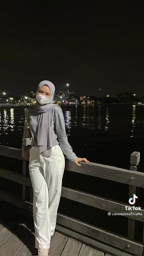 Grey Ootd Hijab, Grey Outfit Hijab, Minimal Outfit Korean, Grey Hijab Outfit, Grey Hijab, Hijab Fits, Army Outfit, Ootd Korean Style, Outfit Hijab Casual