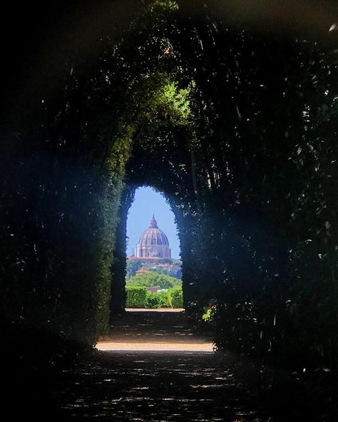 Keyhole view of The Vatican When In Rome, The Vatican, Italian Summer, Rome, Northern Lights, Natural Landmarks, Travel, Nature