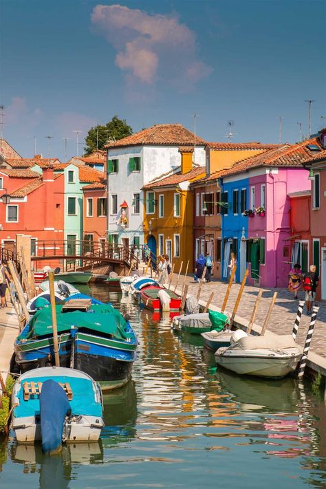 Venice Lagoon, Winged Lion, Marble Slabs, Colorful Places, Explore Italy, Interesting Buildings, Boat Ride, Voyage Europe, Blue City