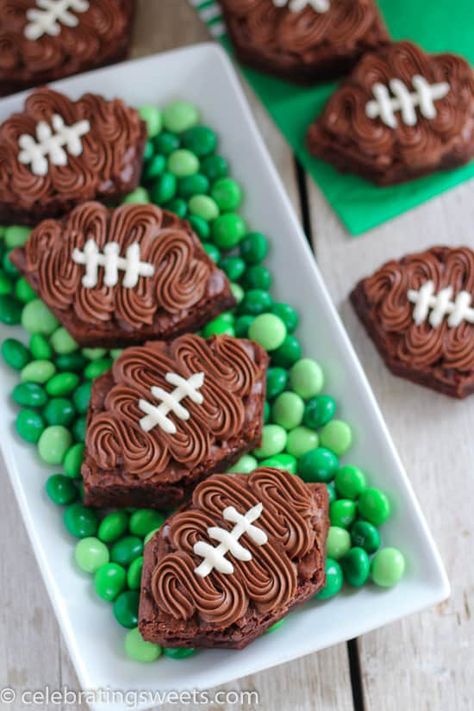 Super Bowl Treats Dessert Recipes, Football Brownies Super Bowl, Football Desserts Easy Super Bowl Party, Game Day Food Desserts, Game Day Desserts Football, Brownie Footballs, Superbowl Party Food Ideas Desserts, Easy Superbowl Desserts, Desserts Superbowl