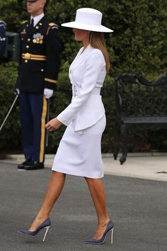 Royal Hats, First Ladies, Classy Women, Elegant Outfit, First Lady, Fashion Classy, Fashion Photo, Look Fashion, Classy Outfits