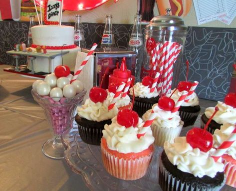 Milkshake Cupcakes, 50s Theme Parties, Diner Party, Rock N Roll Party, 50s Diner, Retro Diner, Sweet Art, 50th Party, Retro Party