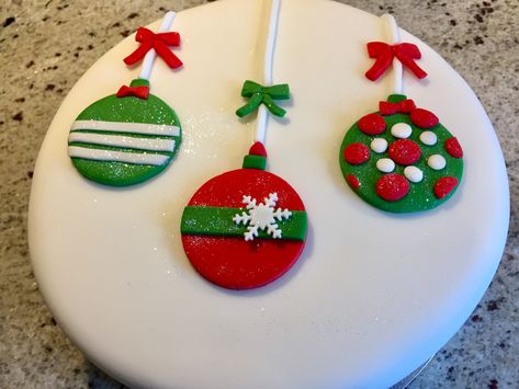 Ornament Cake, Christmas Themed Cake, Cakes Decorating, Christmas Cake Designs, Christmas Cake Decorations, Christmas Cakes, Dog Cake, Christmas Cake, Cake Decoration