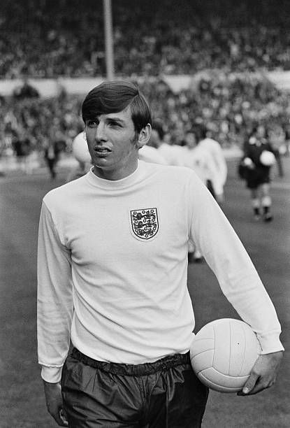 Martin Peters of England in 1971. Chelsea Vs West Ham, 1966 World Cup Final, English National Team, West Ham Players, England Football Players, Tottenham Hotspur Players, Friends Reunited, 1966 World Cup, Bobby Charlton