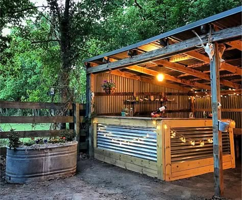 25 Smart Outdoor Bar Ideas Metal Garage Workshop, Outdoor Bar Ideas, Outdoor Tiki Bar, Bbq Shed, Diy Outdoor Bar, Bar Shed, Outside Bars, Outdoor Kitchen Bars, Outdoor Patio Bar