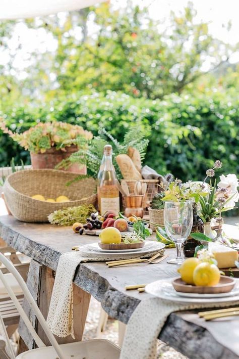 Zero-Waste Dinner Parties Are the Future Table Presentation, Outdoor Dinner Parties, Fall Entertaining, Outdoor Dinner, Mesa Exterior, Backyard Party, Décor Diy, Al Fresco Dining, Dinner Parties